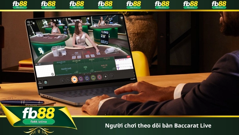 Người chơi theo dõi bàn Baccarat Live