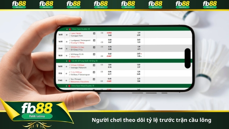 Người chơi theo dõi tỷ lệ trước trận cầu lông