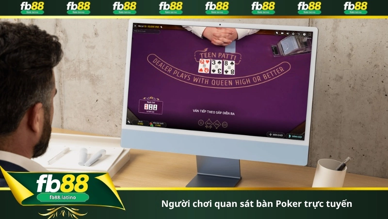 Người chơi quan sát bàn Poker trực tuyến