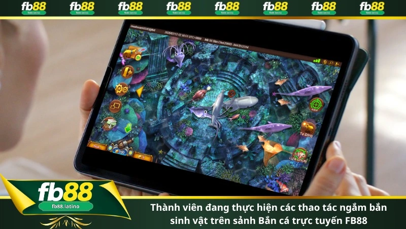 Thành viên đang thực hiện các thao tác ngắm bắn sinh vật trên sảnh Bắn cá trực tuyến FB88
