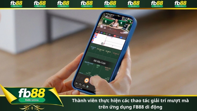 Thành viên thực hiện các thao tác giải trí mượt mà trên ứng dụng FB88 di động